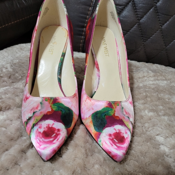 Nine West Flowerwd Heels, size 7 - Picture 2 of 5